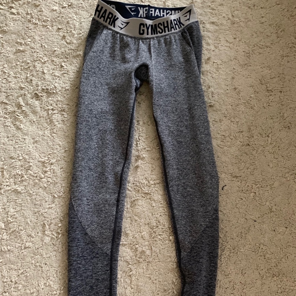Gym shark leggings